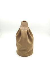 Afbeelding in Gallery-weergave laden, The Adventurer Suède Avena